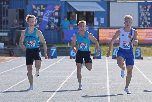 (DM 1. dag) Simon Hansen erobrer 100m-rekorden efter fantomløb: 10,11